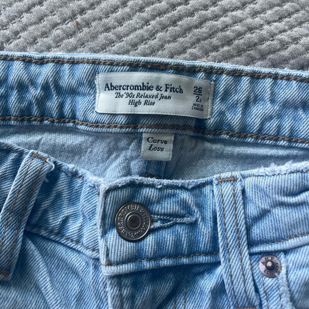Abercrombie - Curve Love 90’s Relaxed Jeans